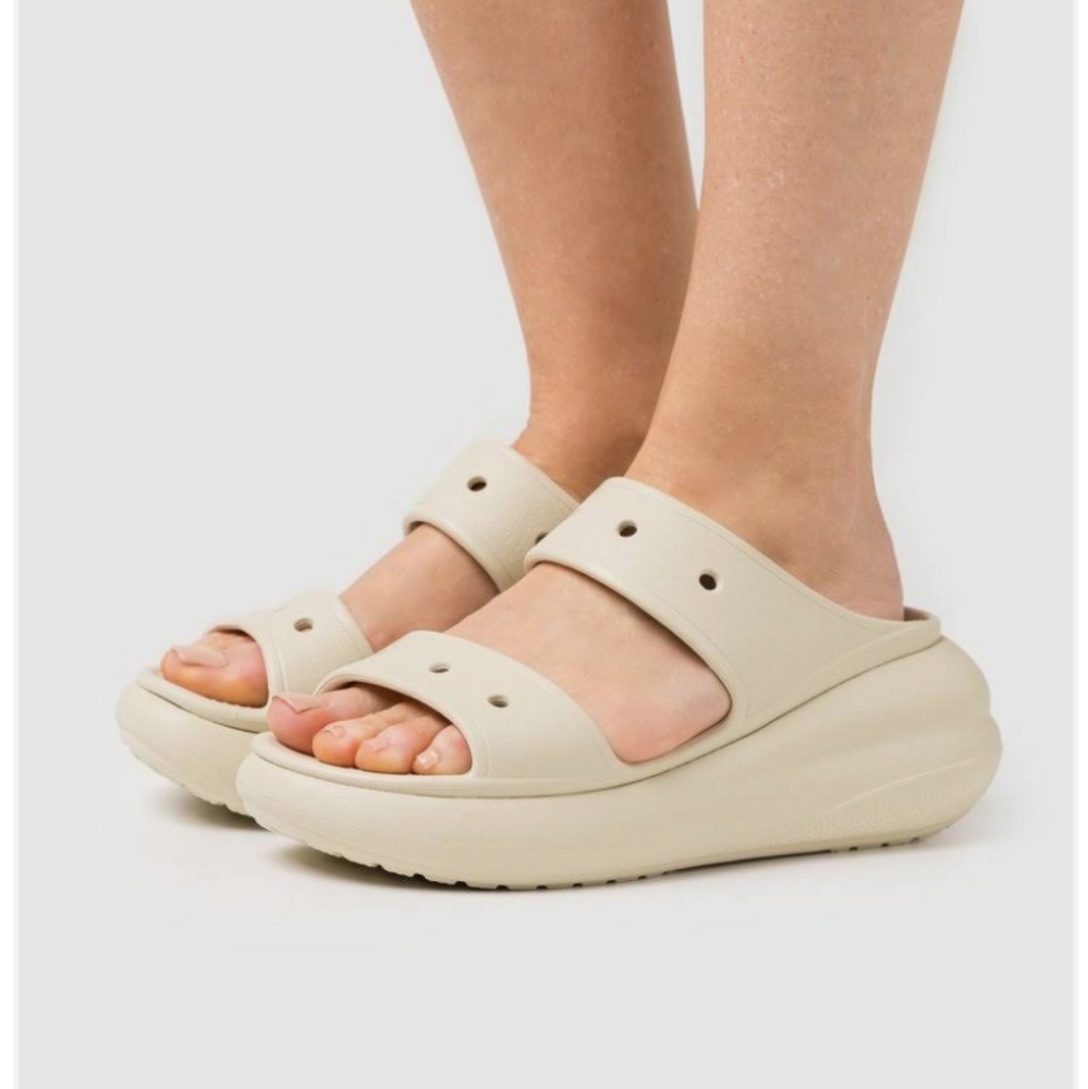NWT Crocs Classic Crush Platform Sandal Size 8 Bone